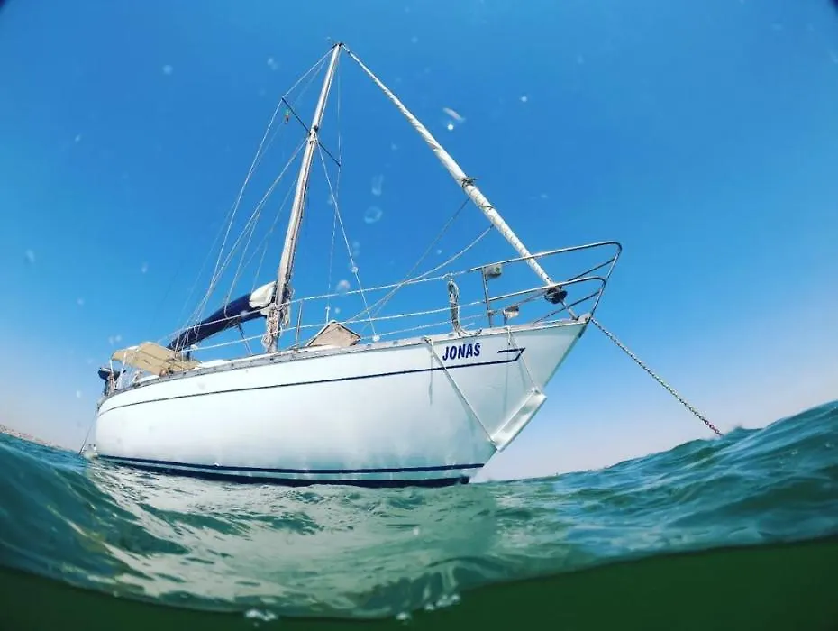 Lisboa Sailing Tours - Night On Board - Alcantara 보트호텔